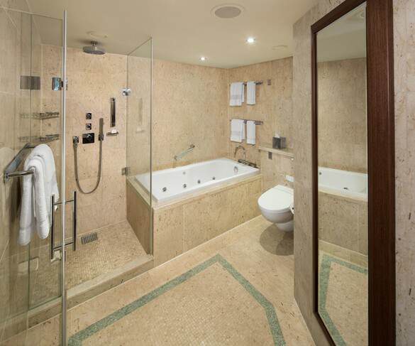 Celebrity Reflection - Royal Suite, ©CEL.jpg